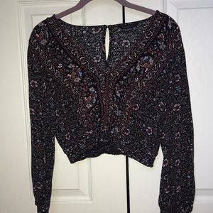 American Eagle floral cropped long sleeve